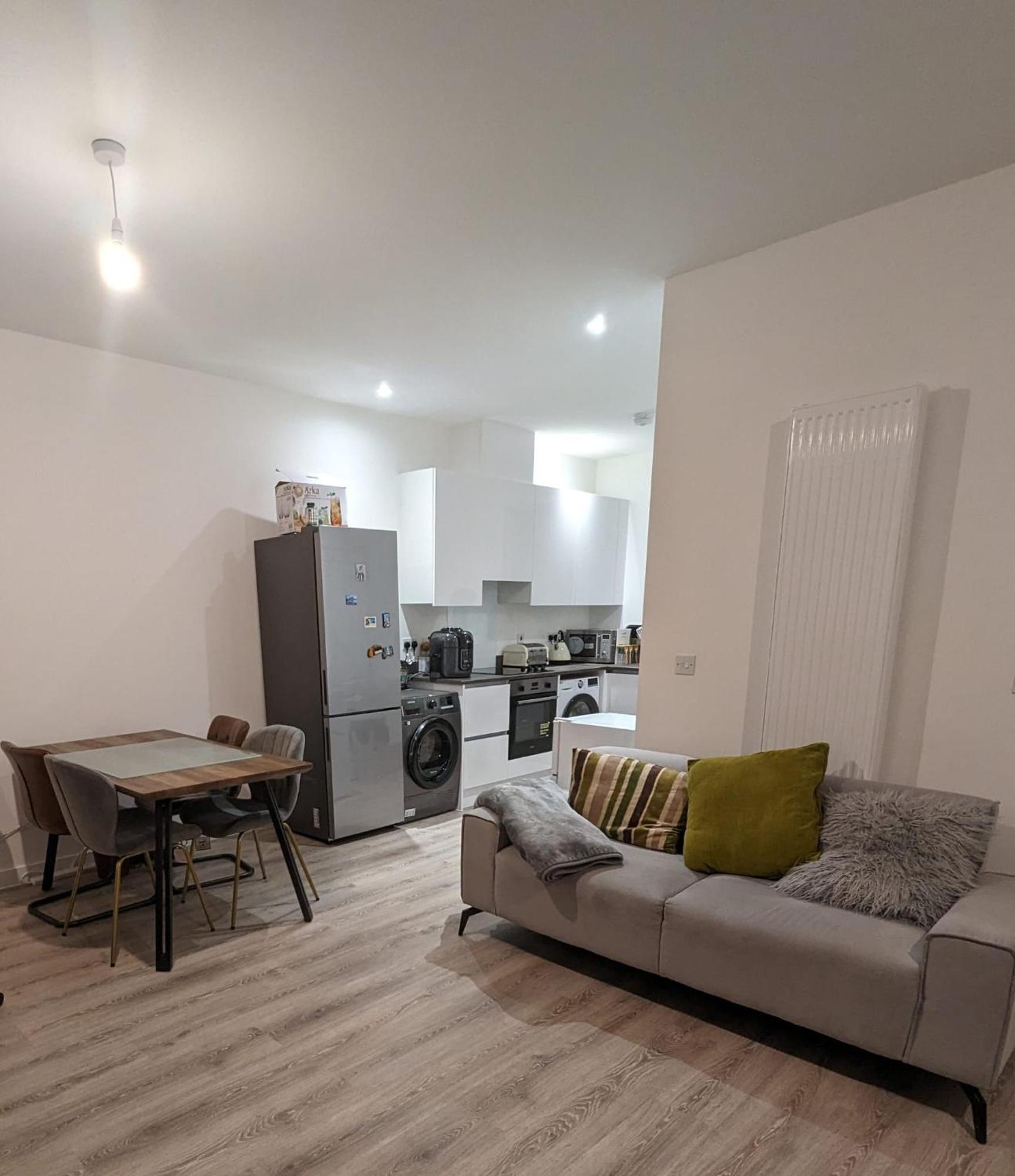 Contemporary Double Ensuite Room Бирмингем Экстерьер фото