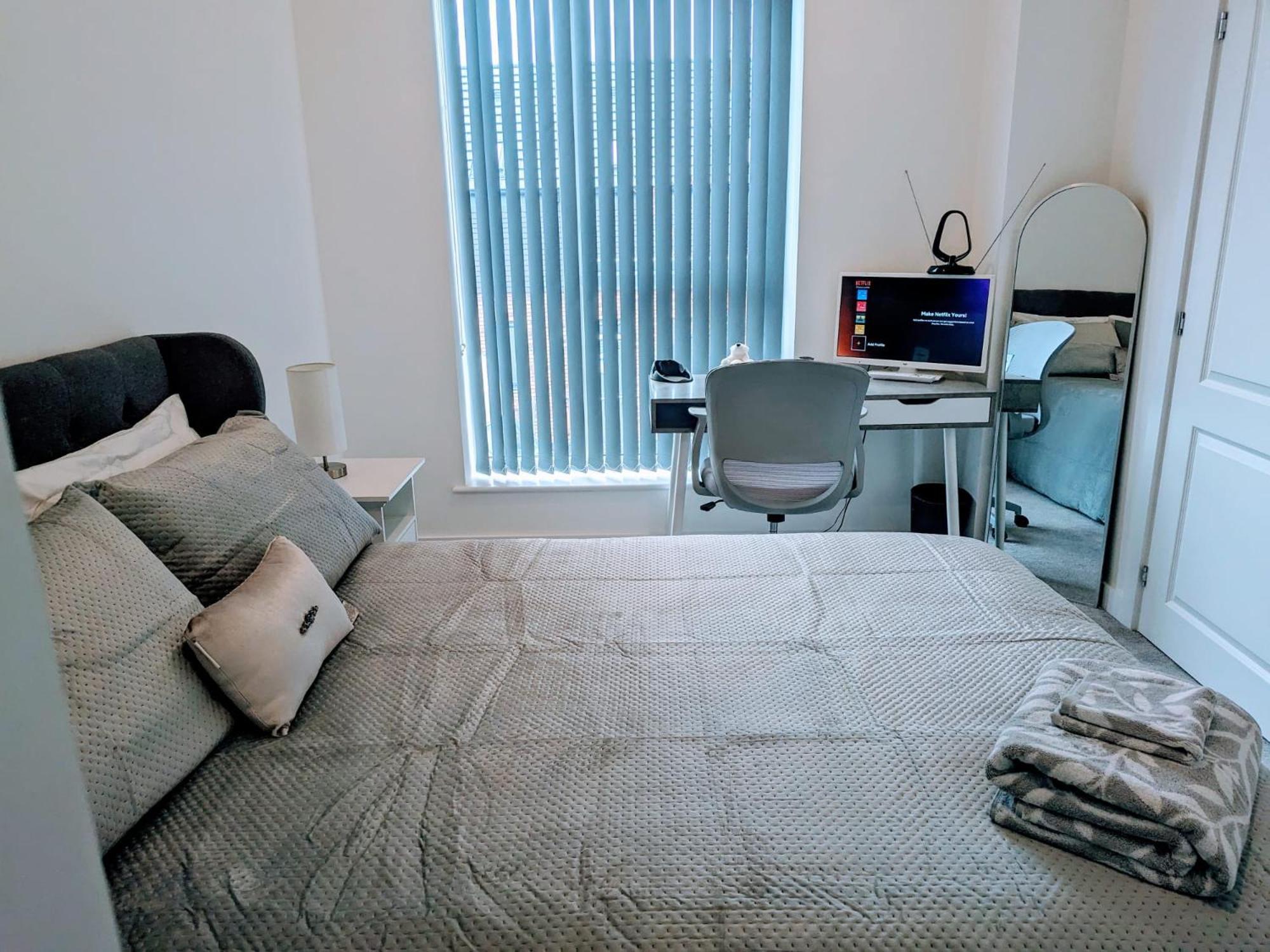 Contemporary Double Ensuite Room Бирмингем Экстерьер фото